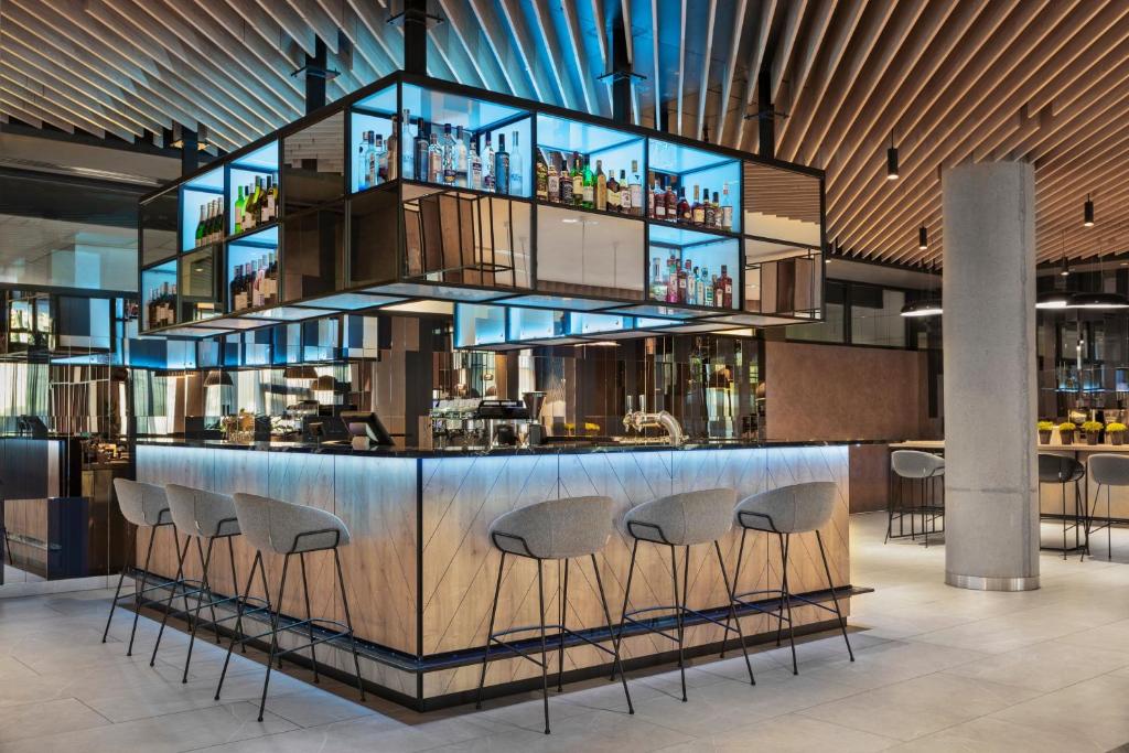 Bar i strefa restauracyjna Courtyard by Marriott Szczecin